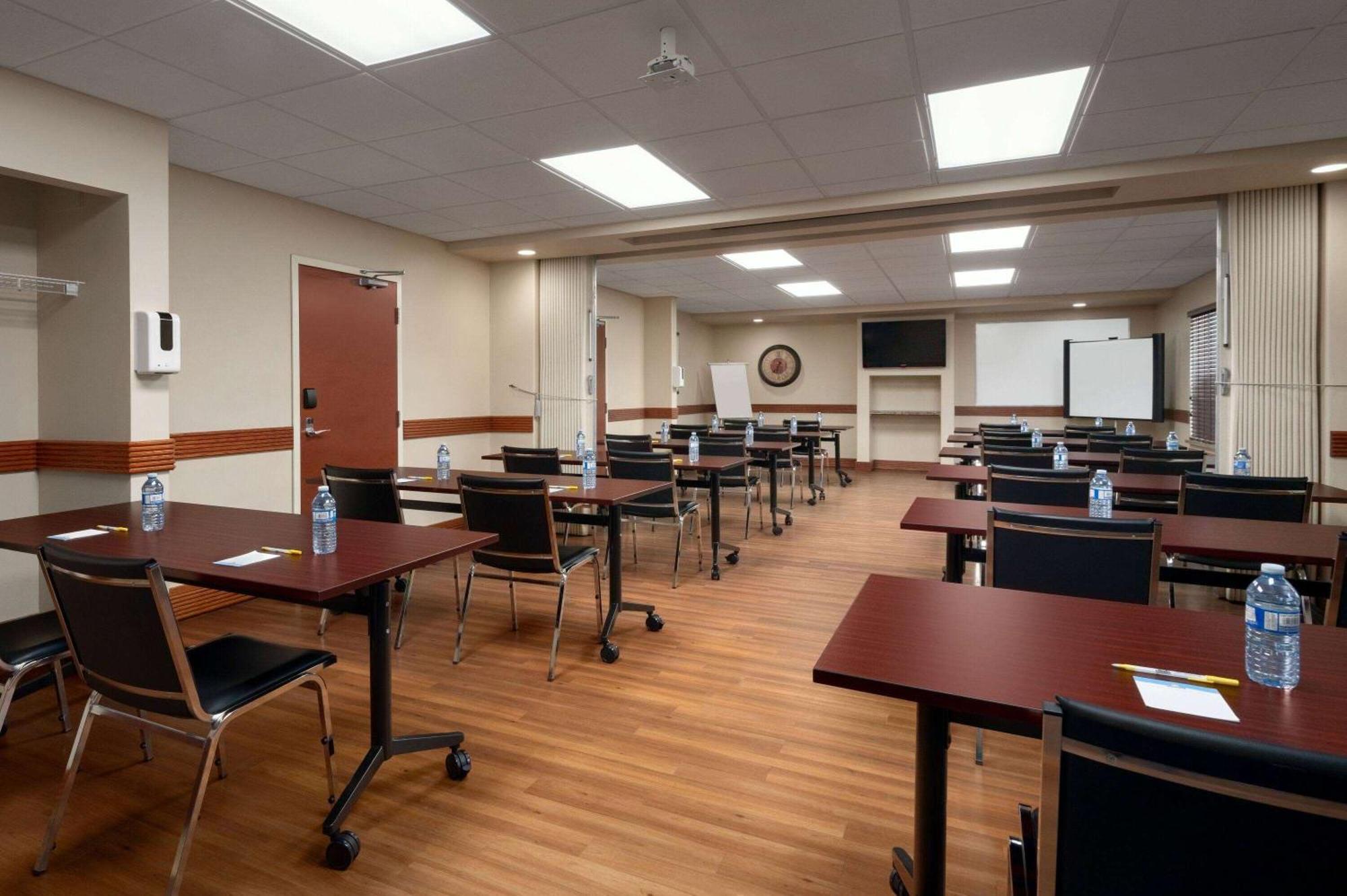Days Inn & Suites By Wyndham Sherwood Park Edmonton Luaran gambar